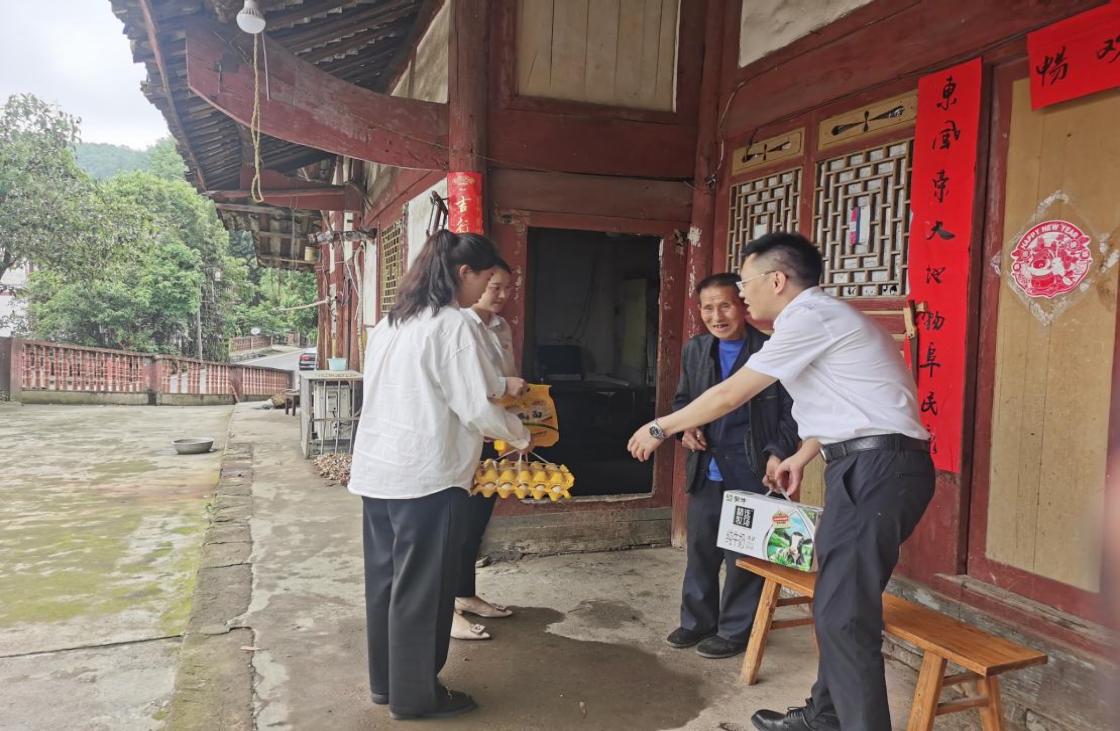 华贵人寿党建活动图片3.jpg